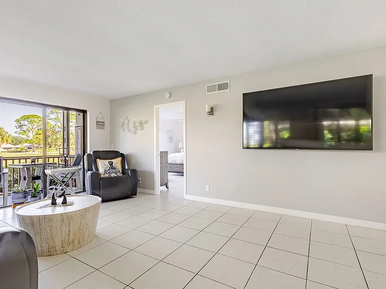 643 Brackenwood Cv #643 — Photo 3