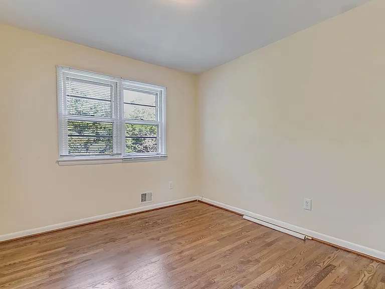 8808 Patricia Ct — Photo 33