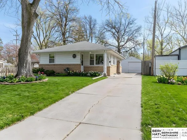 1220 N 42nd St, Lincoln, NE 68503