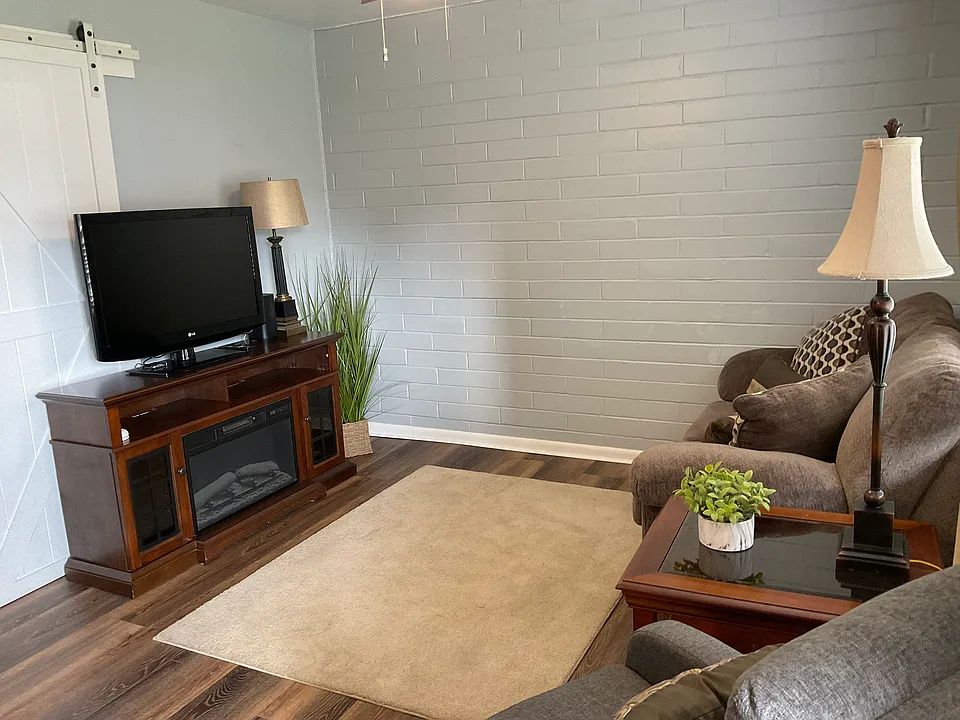 110 E Franklin St #7