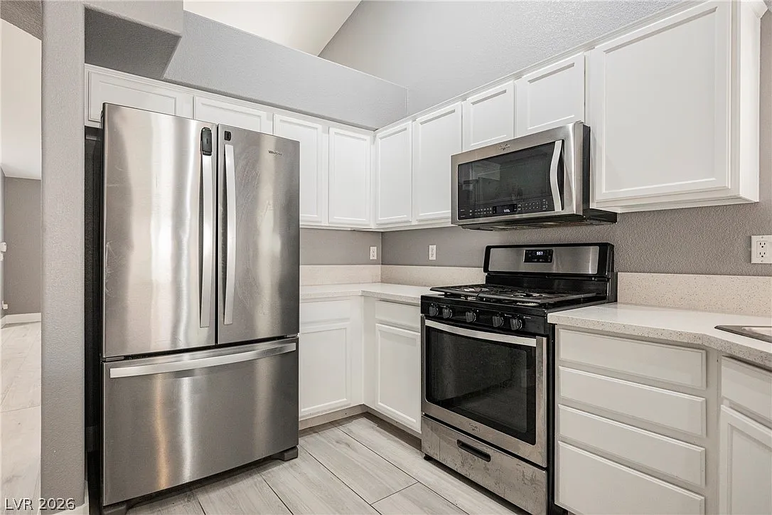 3 bed, 2.0 bath, 1426 sqft, $2,500 — Photo 3