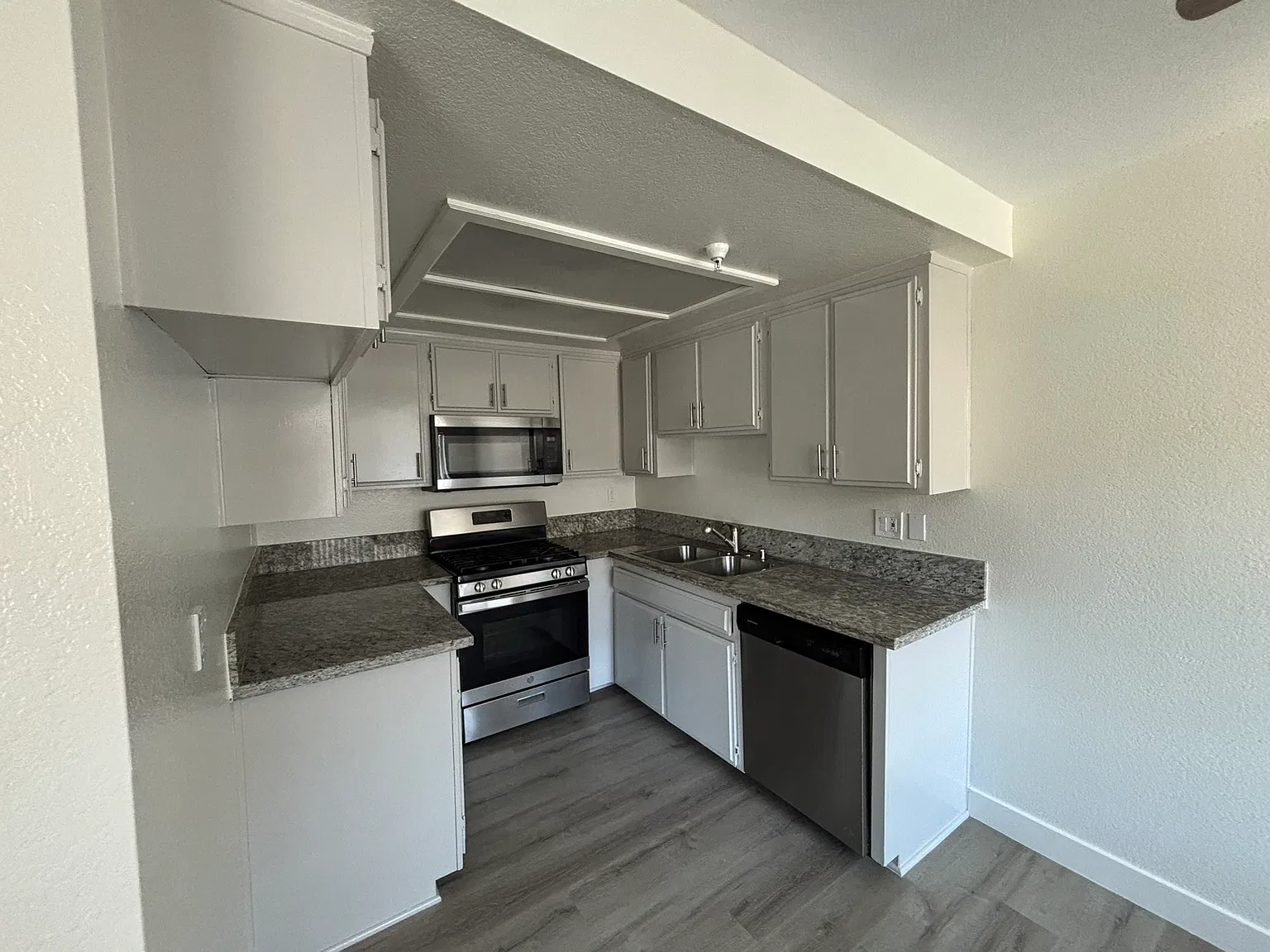 14530 Lemoli Ave — Photo 2
