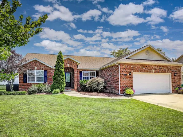 9932 Bending Oaks Dr, Lebanon, IL 62254