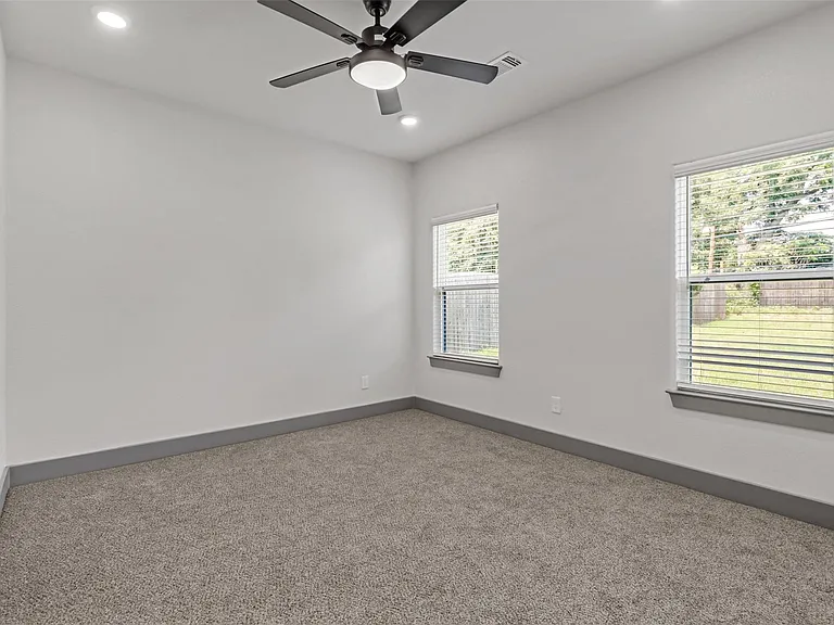 405 W Hull St — Photo 9