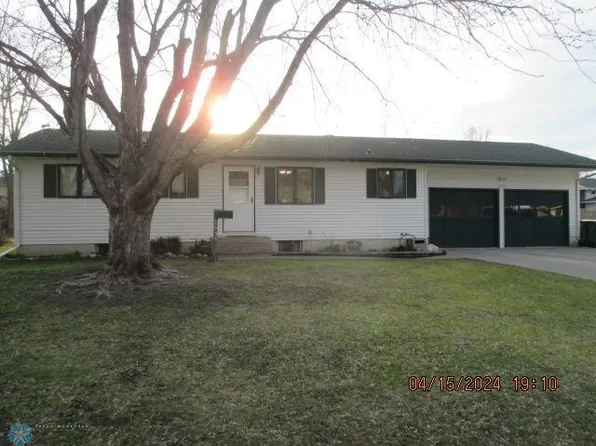 1635 5th St N, Wahpeton, ND 58075