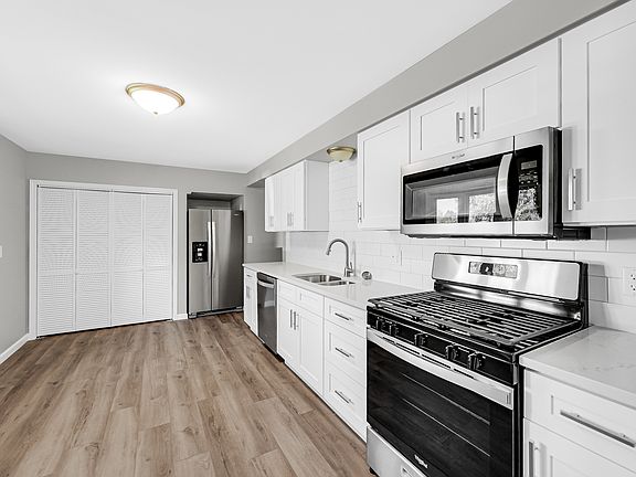 4th image of 418 N Van Buren Ave