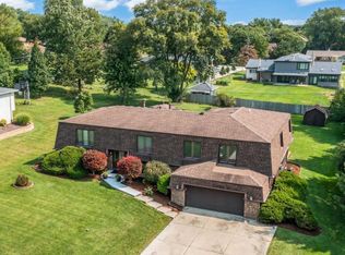 6N243 Harvey Rd, Medinah, IL 60157