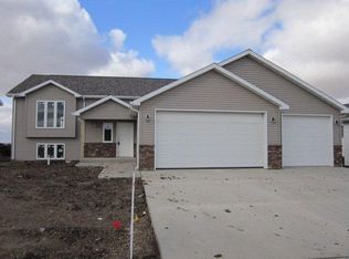 1801 28th St NW, Minot, ND 58703