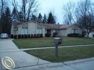11732 Rain Tree Ct, Shelby Township, MI 48315