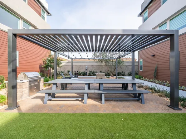 637 S Lyon St, Santa Ana, CA 92705