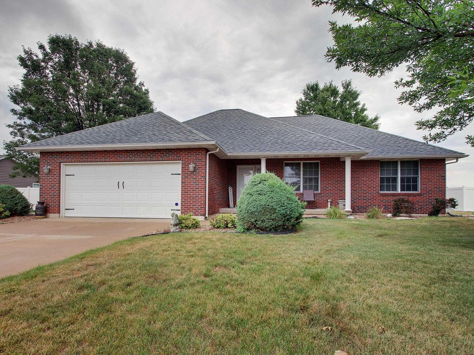 2516 Drake Dr, Quincy, IL 62305 Zillow