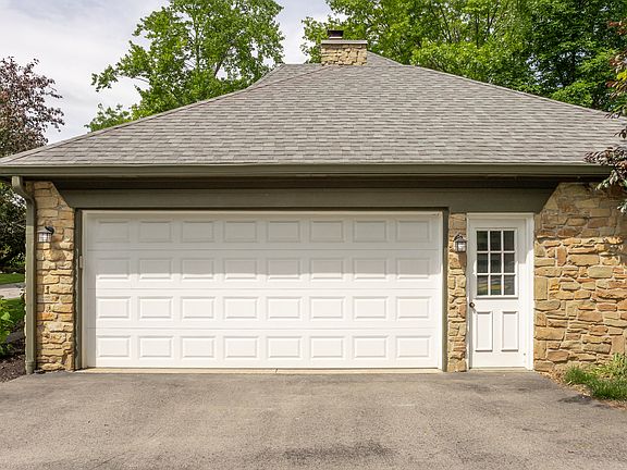 4th image of 1030 Maxwell Ln