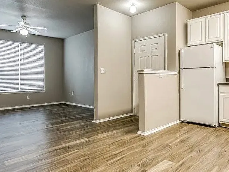 217 Harris Dr #22 — Photo 2