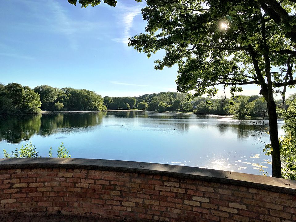 N10W29326 Castle Combe Ct, Waukesha, WI 53188 | Zillow