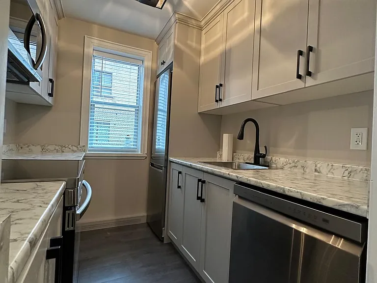 27 Paisley Blvd E #2 — Photo 6