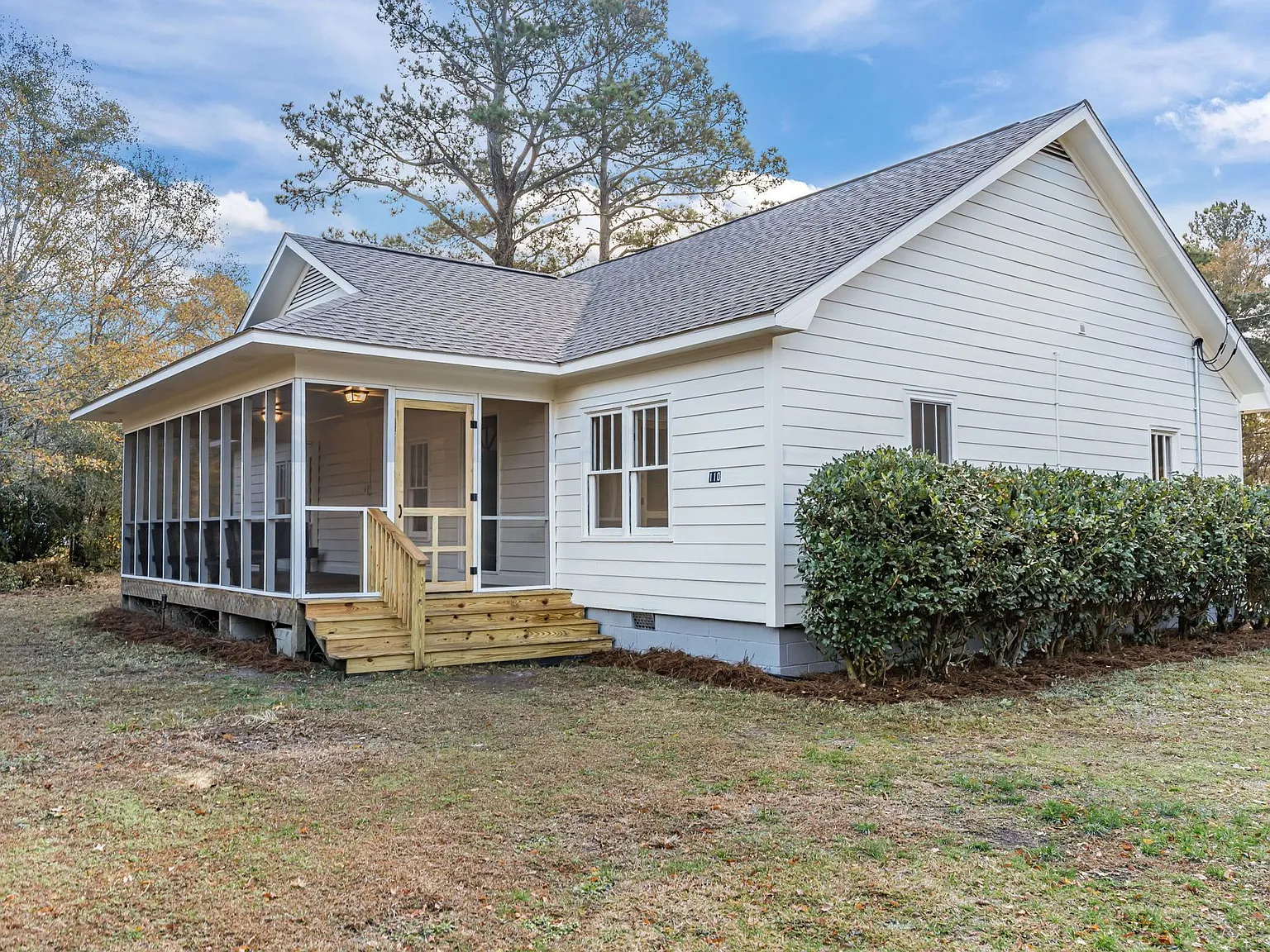 4 bed, 2.0 bath, 1678 sqft, $1,895 — Photo 2