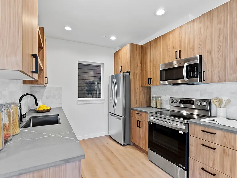 346 NE 55th St #C — Photo 17