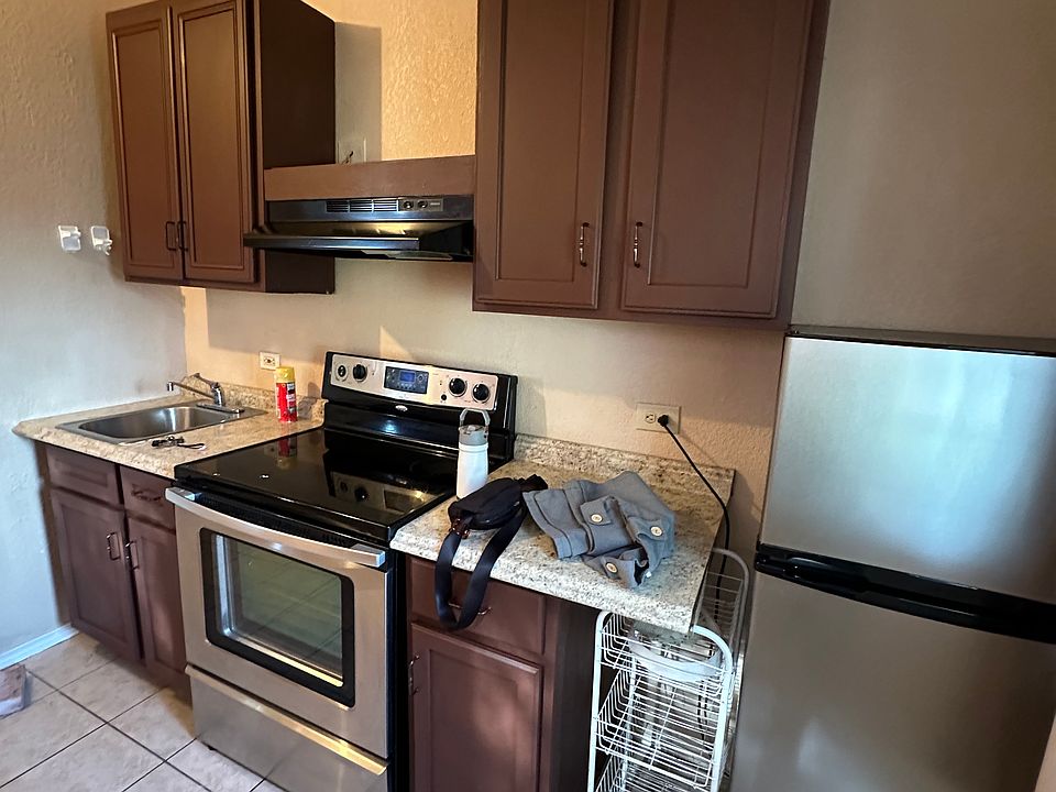 1st image of 999 Overhill Dr