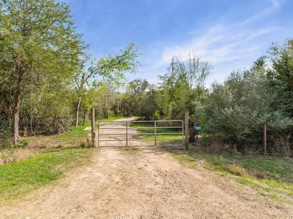 1221 Abel Rd, New Ulm, TX 78950