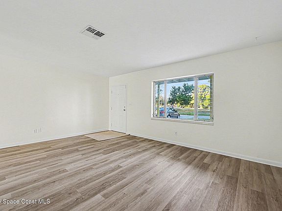 4th image of 500 Wisteria Dr