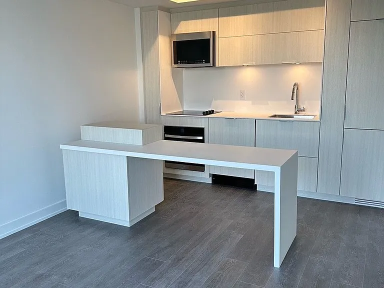 370 Martha St #701 — Photo 4