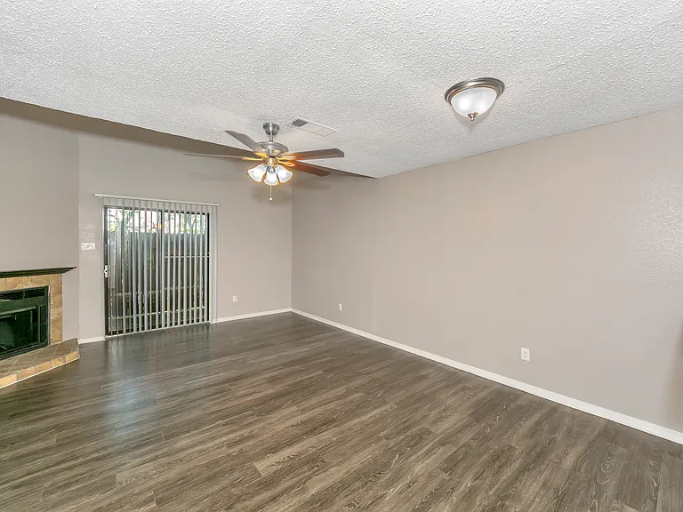 Hulen Park Place — Photo 12