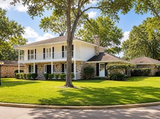 347 Forest Lake Dr, Seabrook, TX 77586