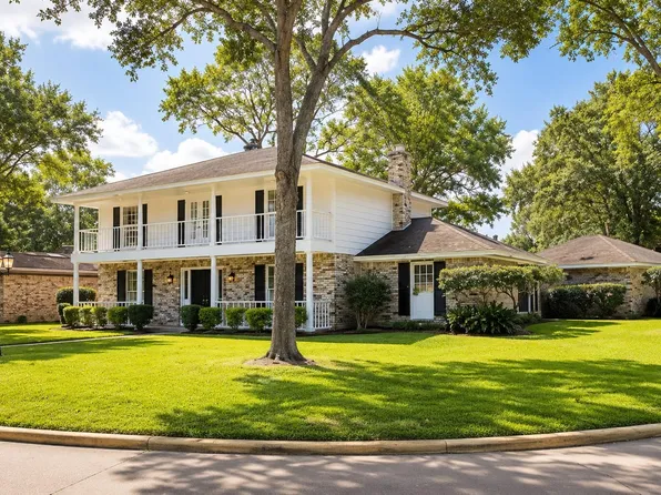 347 Forest Lake Dr, Seabrook, TX 77586