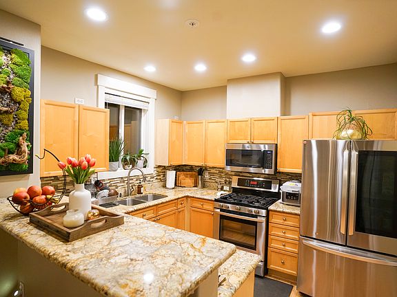 4th image of 23300 SE Black Nugget Rd Unit F1