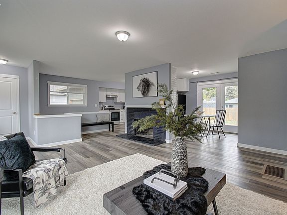 4th image of 518 SE 102nd Ave