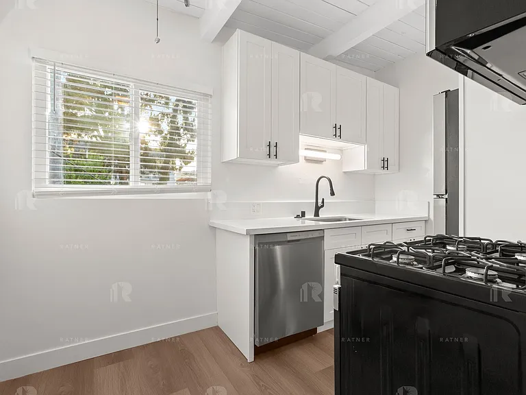 (An/Ti/Yo:B) 4232-4234 Mary Ellen Avenue — Photo 5
