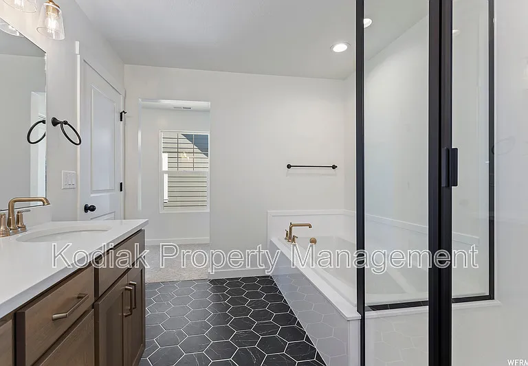 991 W Shoreline Dr — Photo 20
