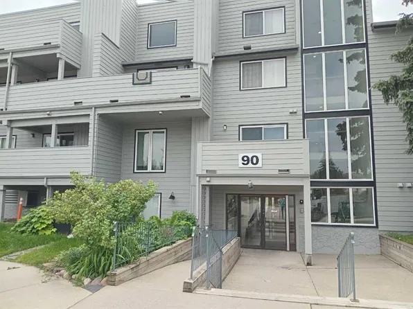 90 S Glamis Dr SW #4172, Calgary, AB T3E 6T8