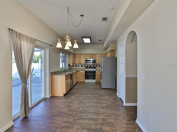 5th image of 12621 Longcrest Dr