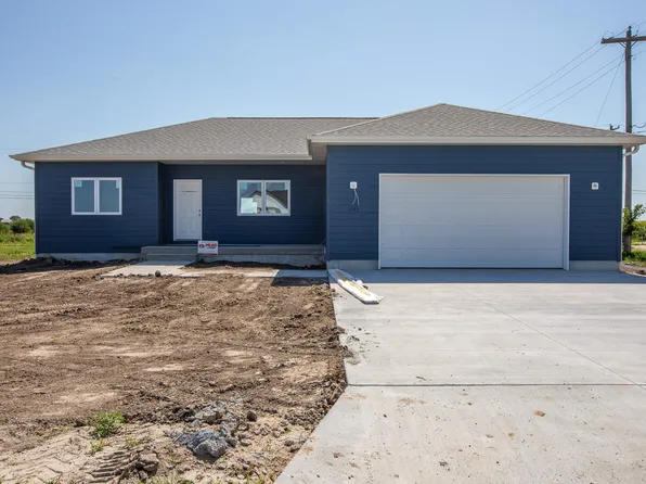 1041 W Birch St, Minden, NE 68959