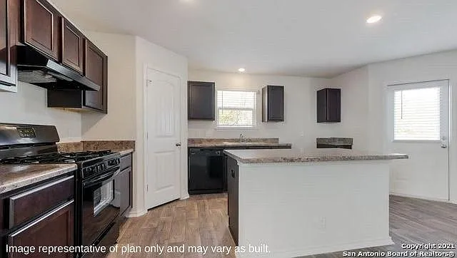 4 bed, 2.5 bath, 1920 sqft, $1,900 — Photo 4