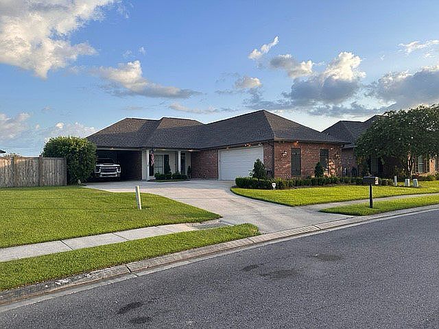 1st image of 105 Dicharry Ct