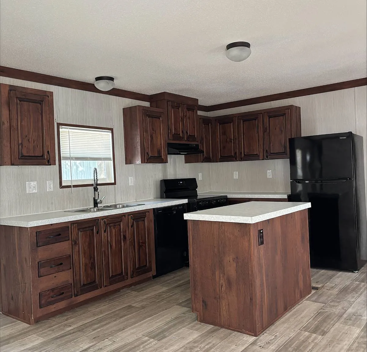 3 bed, 2.0 bath, 1152 sqft, $850 — Photo 1