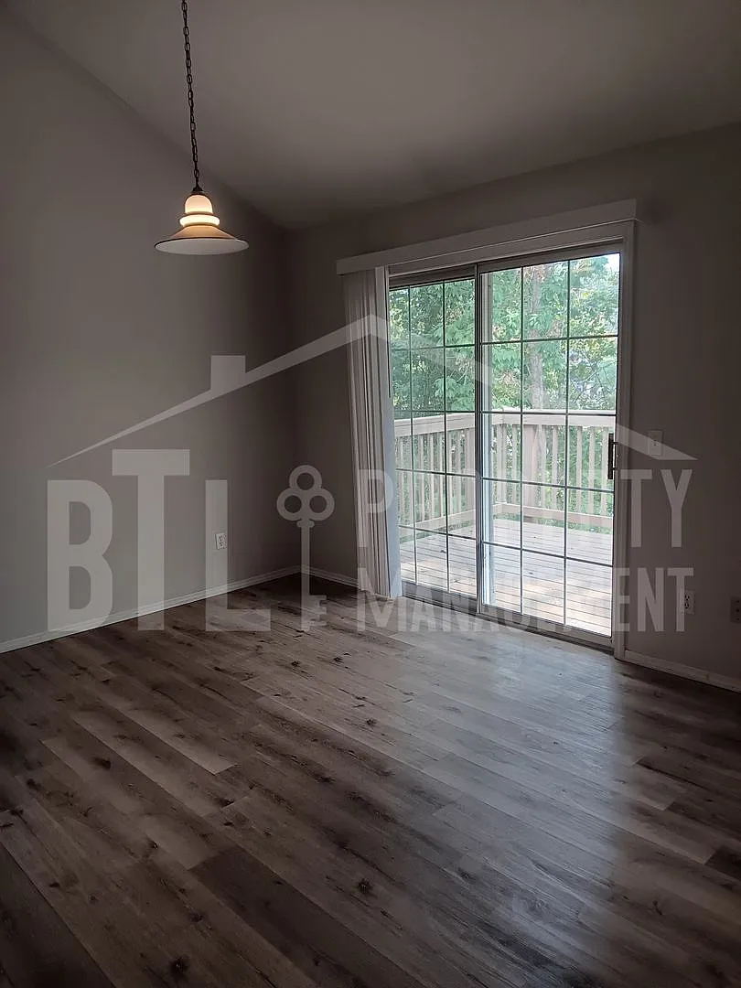 440 Fall Creek Dr — Photo 3