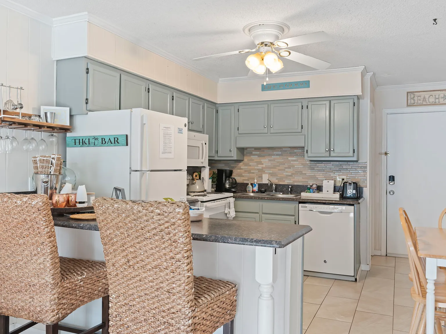 2 bed, 840 sqft, $1,950 — Photo 1