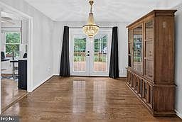5th image of 9601 Greenview Ln