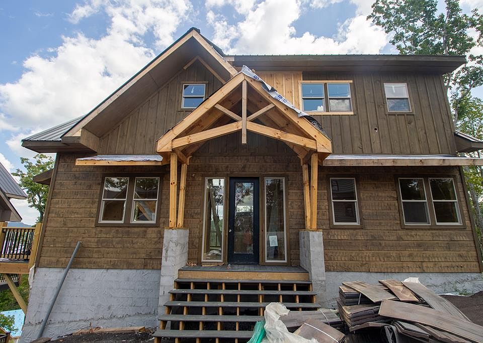 2nd image of 1373 Haven Ln