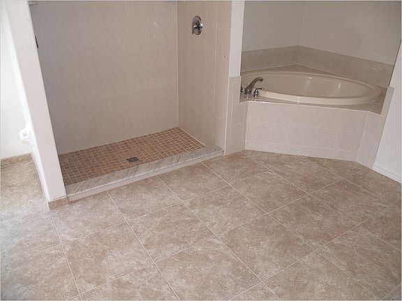 3rd image of 9425 85th Pl