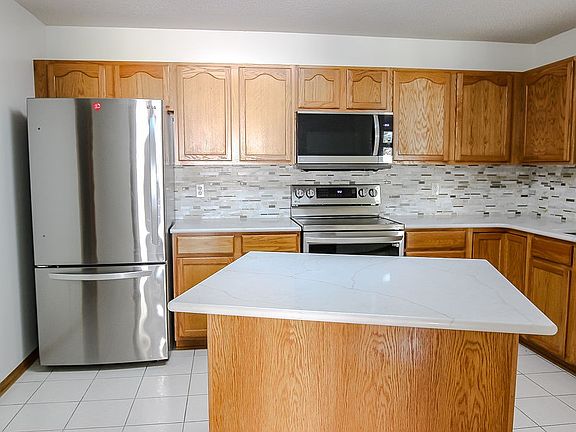 5th image of 9516 Garnet Ln