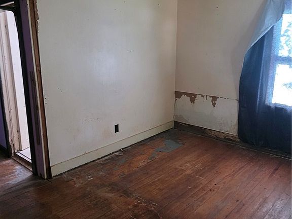 3rd image of 2918 22nd St