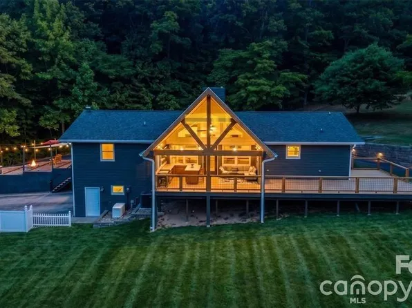 97 Whippoorwill Ln, Fairview, NC 28730