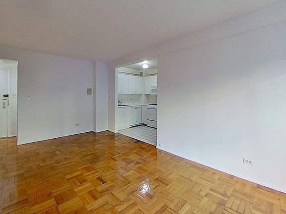5th image of 117 E 37th St APT 5E