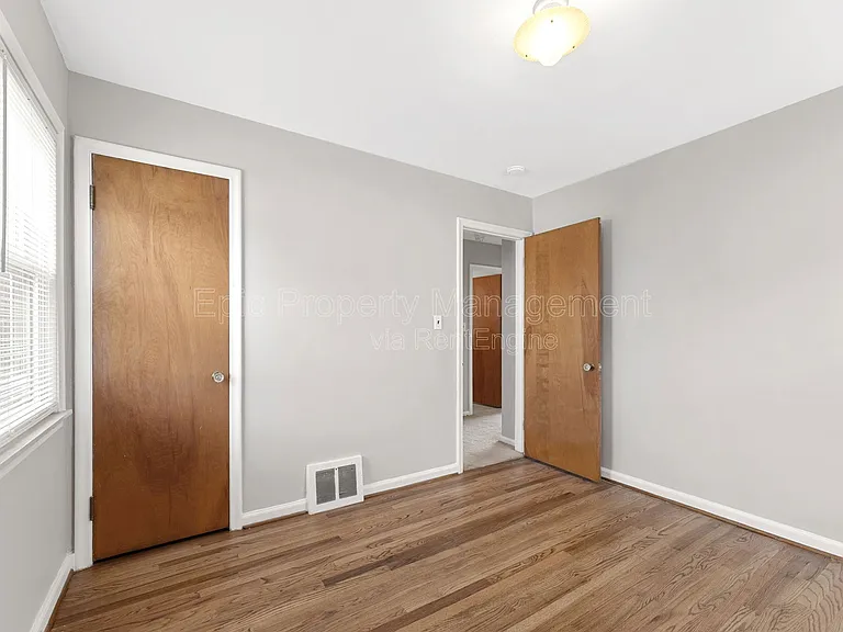 1778 Warwick Ave — Photo 10