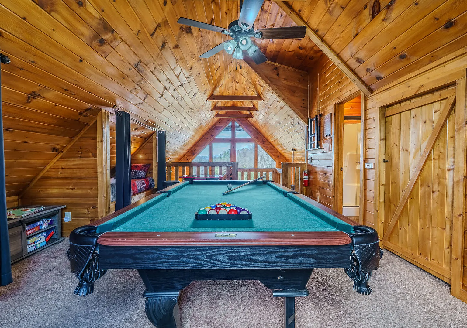Cabin w/Hot Tub Mtn View Game Loft Sleeps 9 — Photo 3