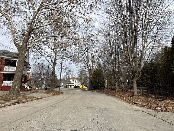 4th image of 510 N Horsman St #512